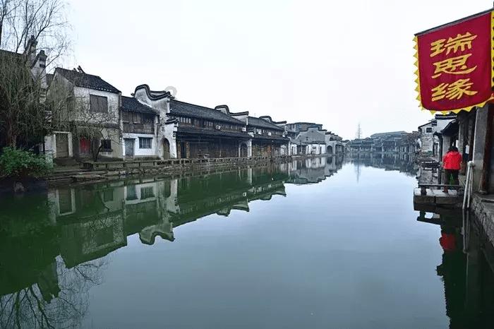 一个已婚的女人对我忽冷忽热，有一次朋友在她面前提起了我的前女友，她很是在意？游戏画面